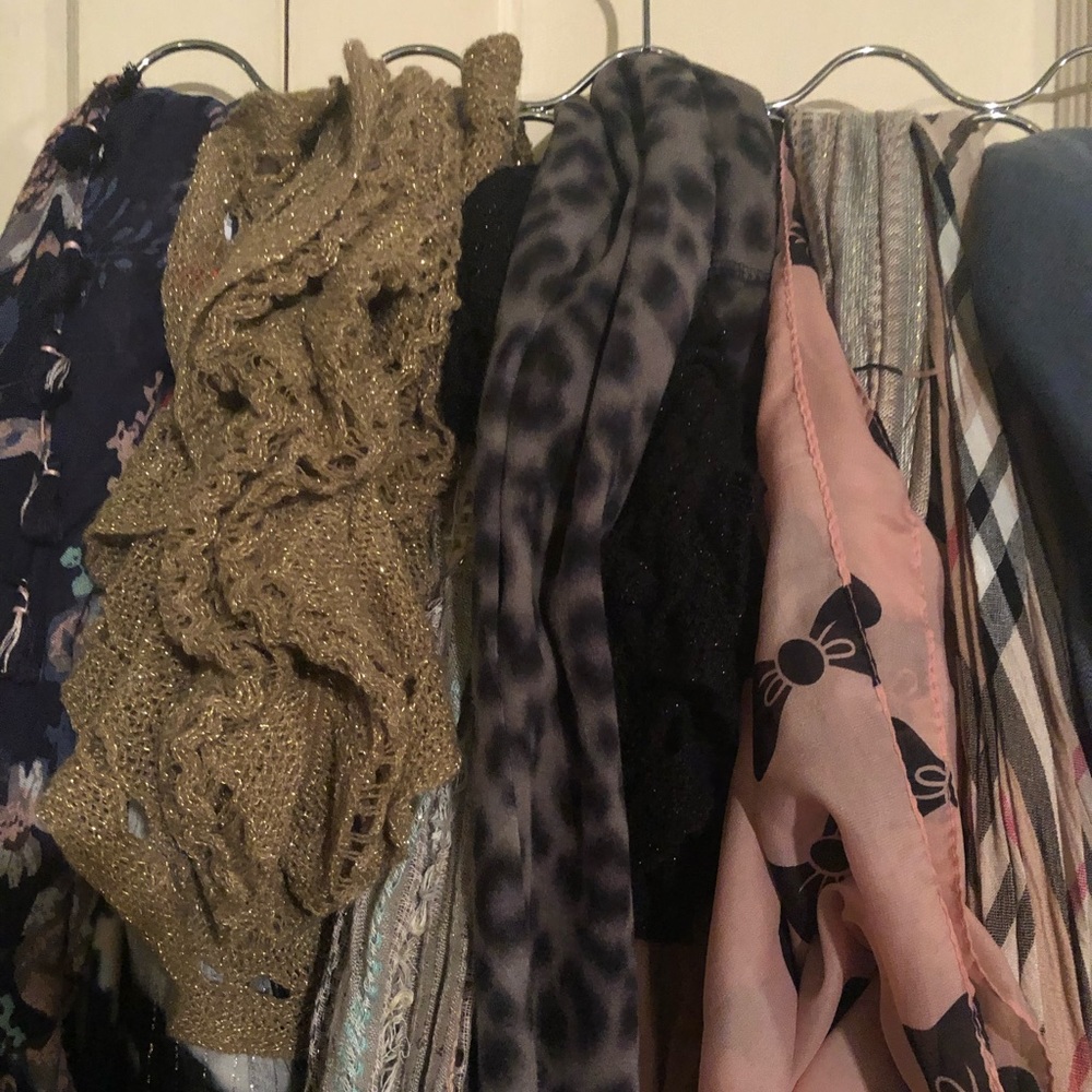 SCARVES - Picture 2 of 8